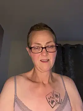 Curvy-Jinx's Live Sex Cam Show