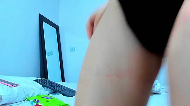 andrea_cherryy's Webcam Show