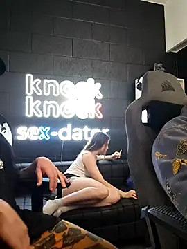Elnonoykeila77's Webcam Show
