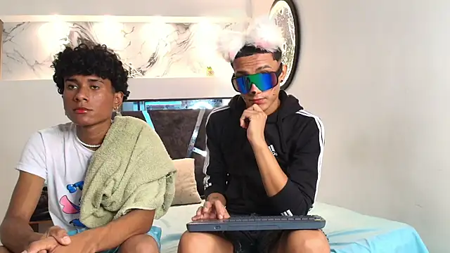 YOUNGS_GUYS' Live Sex Cam Show