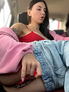 JulliaVegas' Live Sex Cam Show