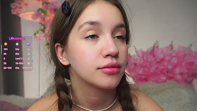 AmiLewis' Live Sex Cam Show