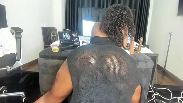 naughty_bigass Show Webcam
