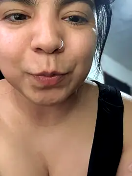 kimmiakiss22's Webcam Show