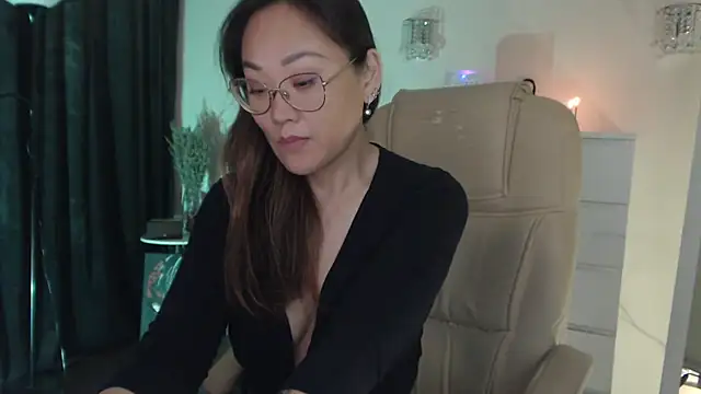 Realia's Live Sex Cam Show