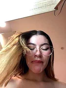Your_Honeey's Live Sex Cam Show