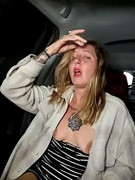 SheIsSomething's Live Sex Cam Show