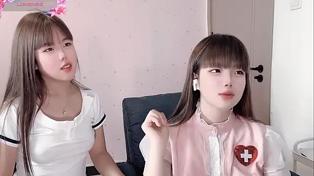 TT-XXTT's Live Sex Cam Show