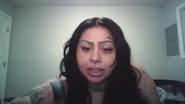 chicanachic13's Webcam Show