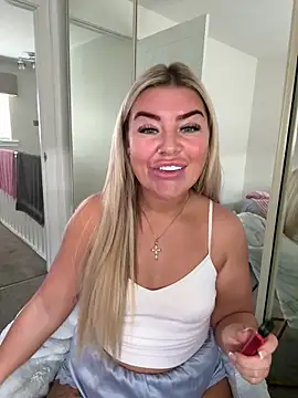 EmilyKingg's Live Sex Cam Show