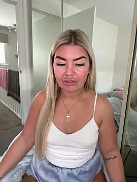 EmilyKingg's Live Sex Cam Show
