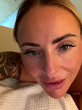 EmaSalis' Live Sex Cam Show