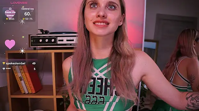 ElaraBlush's Live Sex Cam Show
