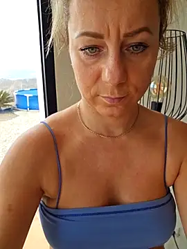 AngelaDesires' Live Sex Cam Show