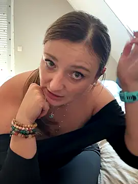 Velvetwitch87's Live Sex Cam Show