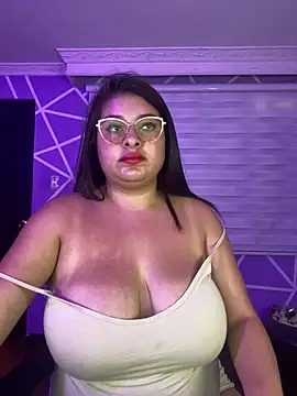 MiiaaJoness' Webcam Show