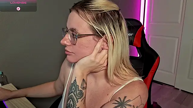 coconutz_222's Webcam Show