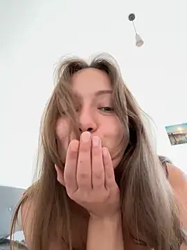 JulieLittleLove's Webcam Show