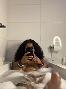 CurvyDesire1's Webcam Show