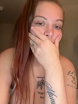 LittleRedMilf's Live Sex Cam Show