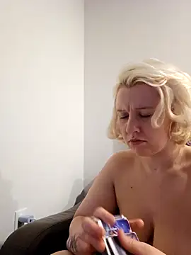 MadelynDaisyMoanroe's Webcam Show