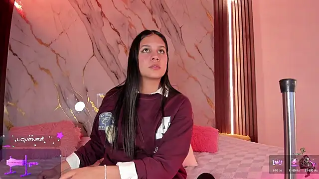 Emmiicute's Webcam Show