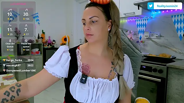 Candee24's Live Sex Cam Show
