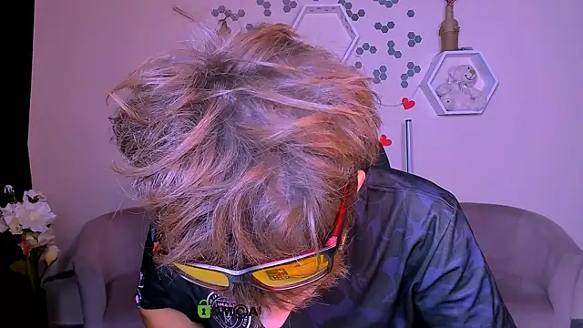 travis_wolf_'s Webcam Show