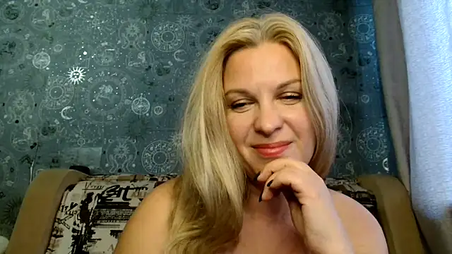 BlondeFox's Live Sex Cam Show