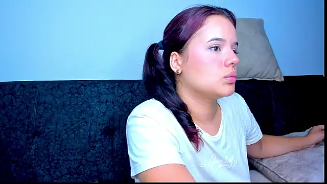 sweet_lily26's Webcam Show
