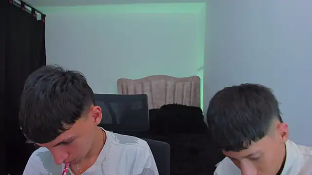 Juan_Nd_Steven's Webcam Show