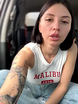 JulliaVegas' Live Sex Cam Show