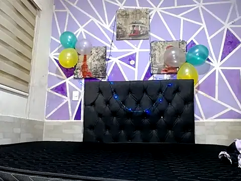 Brittany_and_wizkhal's Webcam Show
