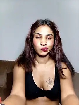 lilmilfforyou's Webcam Show