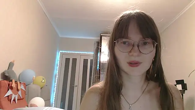 KiraGoldens' Webcam Show