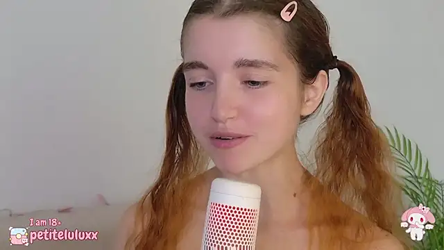 petiteluluxx's Webcam Show