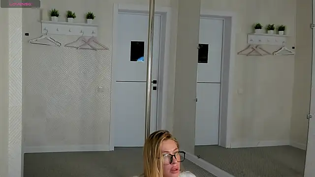 Melissa__White's Webcam Show