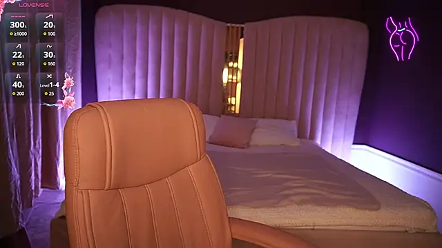 EllaGoldenn's Live Sex Cam Show