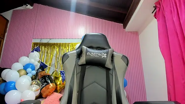 Mindy_19's Webcam Show