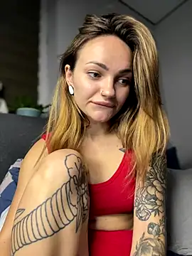 SaraLow's Live Sex Cam Show
