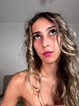Chiara-2002's Webcam Show