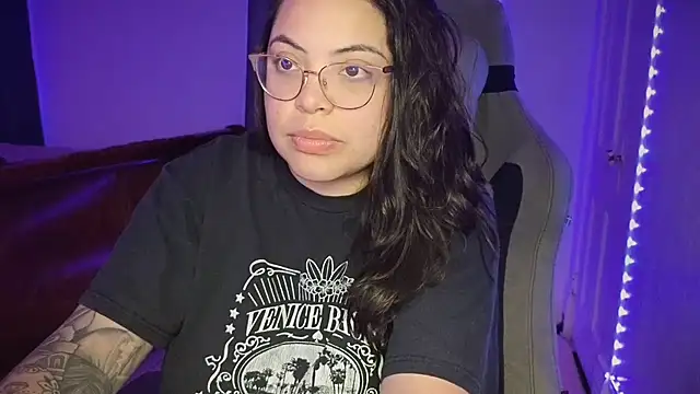 drizzypeach602's Webcam Show