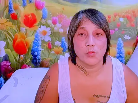 indianroxy's Live XXX Chat