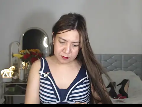 stellahugeX Adlı Modelin Canlı XXX Sohbeti