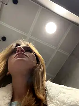 -AngelAri-'s Live Sex Cam Show