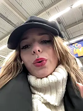 LoraaDoll's Live Sex Cam Show