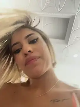 MystiqueXXX's Webcam Show