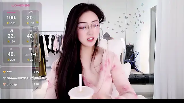 yangyang-777's Webcam Show