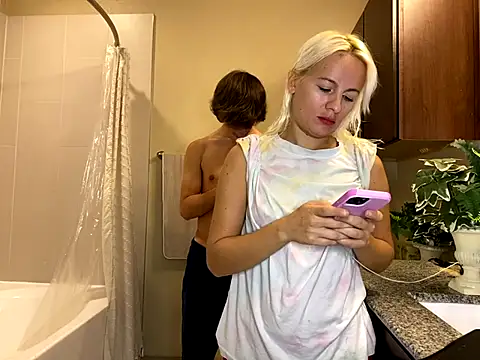 girlfriendmissy's Live Sex Cam Show