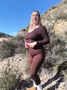 Mona_Plus' Webcam Show